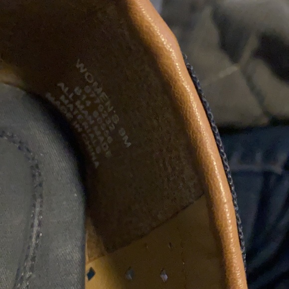 Size 9 Sperry shoes - Picture 2 of 3